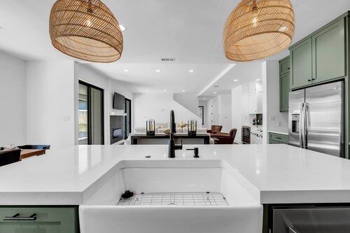 Ladybug:  Luxury w/pool, boat slip, sports court