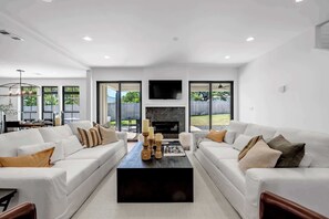 Smart-TV, peis og kontorer