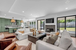 Smart-TV, peis og kontorer