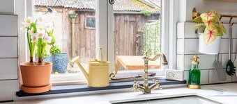 18th Century Cottage in Cirencester with Garden