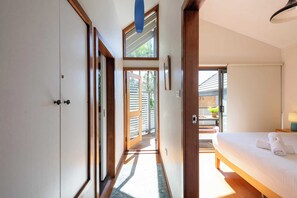 2 bedrooms, iron/ironing board, WiFi