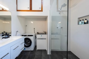 Shower, hair dryer, towels, shampoo