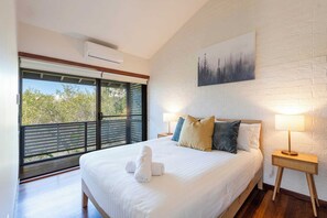 2 bedrooms, iron/ironing board, WiFi