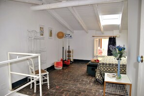 1 chambre, fer et planche à repasser, accès Internet, draps fournis