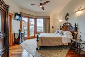 5 bedrooms, desk, iron/ironing board, free WiFi