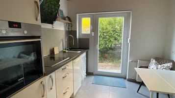 Geladeira, fogão, cooktop, cafeteira/chaleira