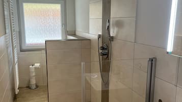 Dusch, hårtork och handdukar