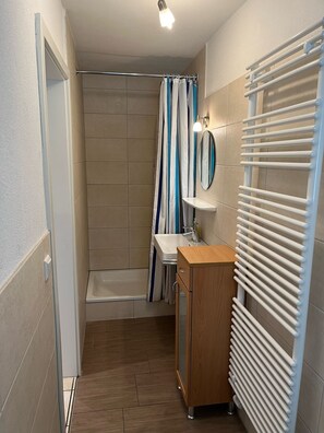 Dusch, hårtork och handdukar