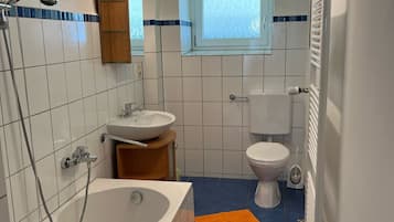 Dusch, hårtork och handdukar