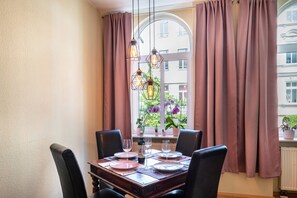 Dining - Holiday Apartment 'Rostocker 7' with Balcony and Wi-Fi (Rostock)
