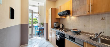 Refrigerador, horno, parrilla de estufa y lavavajillas