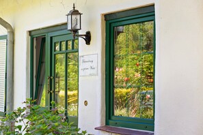 Exterior detail - Holiday Home 'Im Grünen Winkel' with Shared Terrace, Shared Garden and Wi-Fi (Brüggen)