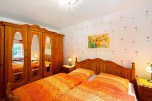 1 bedroom, iron/ironing board, free WiFi, bed sheets - Holiday Home 'Im Grünen Winkel' with Shared Terrace, Shared Garden and Wi-Fi (Brüggen)