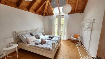 3 bedrooms, free WiFi, bed sheets