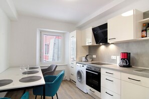 Frigorífic, forn, placa de cuina i rentaplats