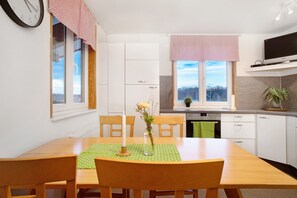 Dining - Apartment 'Wohnung Beim Obsthof' with Mountain View and Wi-Fi (Meckenbeuren)