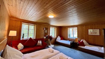 9 bedrooms, free WiFi, bed sheets