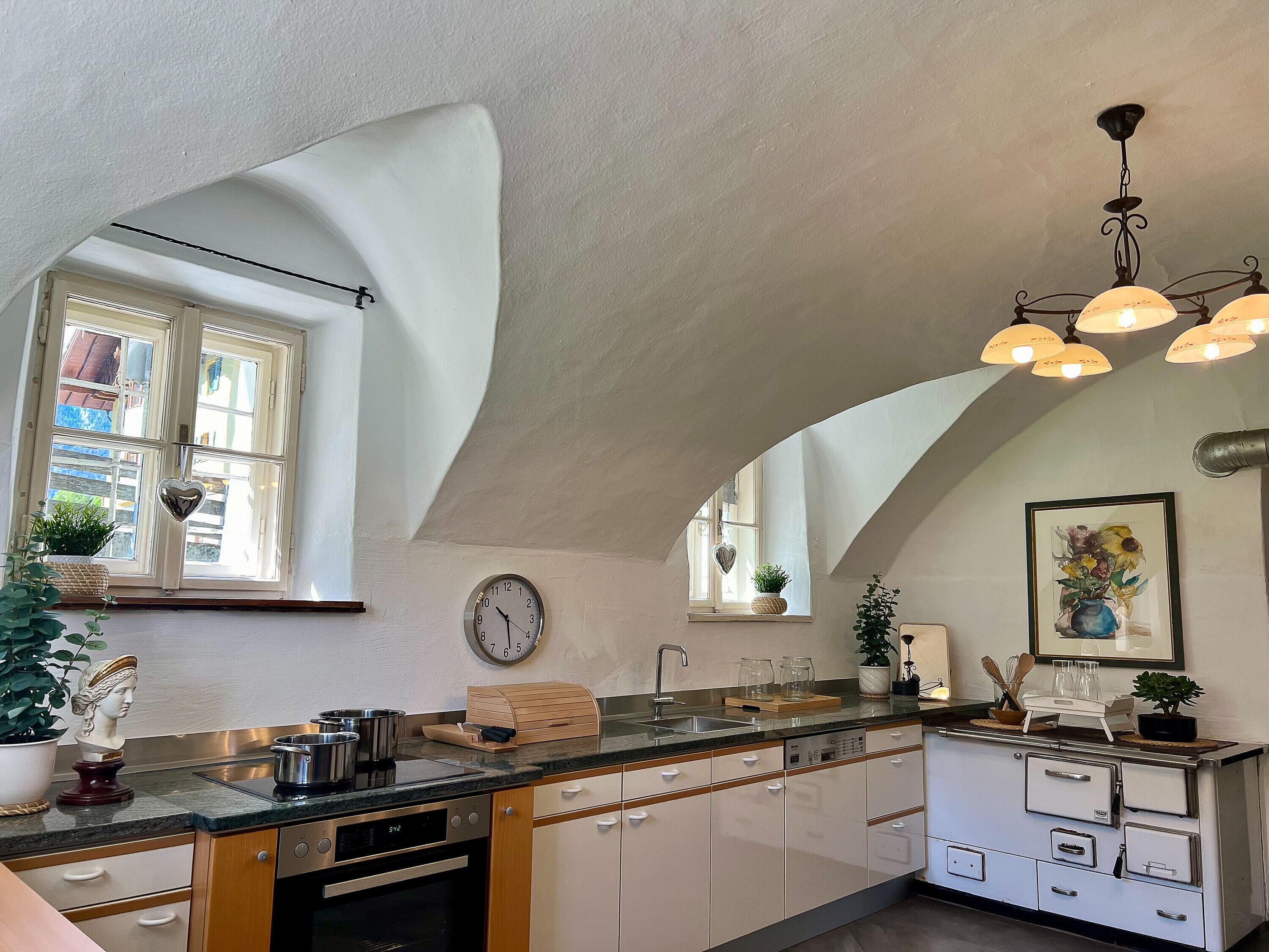 Frigorifero, forno, piano cottura, lavastoviglie