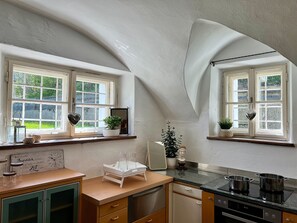 Réfrigérateur, four, plaque de cuisson, lave-vaisselle