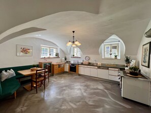 Kühlschrank, Ofen, Herdplatte, Geschirrspüler