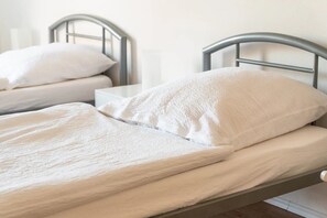 3 bedrooms, free WiFi, bed sheets