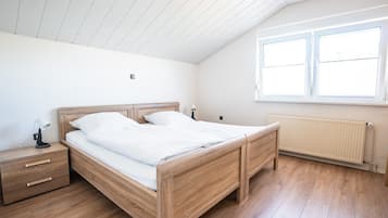 3 bedrooms, free WiFi, bed sheets