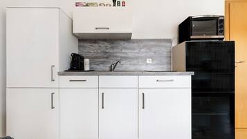 KylskÄp, mikrovÄgsugn, ugn och spishÀll