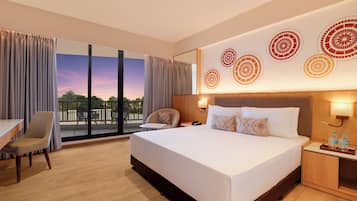 Deluxe Room, Balcony | Premium bedding, in-room safe, desk, laptop workspace