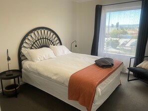 2 chambres, fer et planche à repasser, lit parapluie, Wi-Fi gratuit