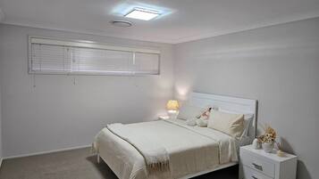 5 chambres, bureau, Wi-Fi gratuit, draps fournis