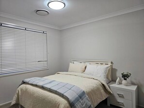 5 bedrooms, desk, free WiFi, bed sheets