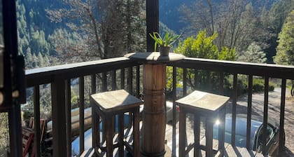 A guesthouse with panoramic mountain and river views with private bathroom