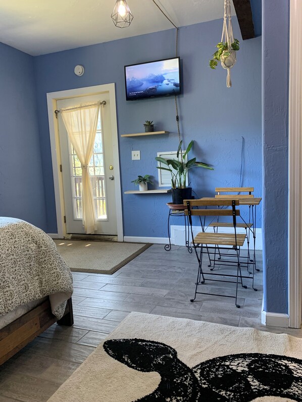 Free WiFi, bed sheets