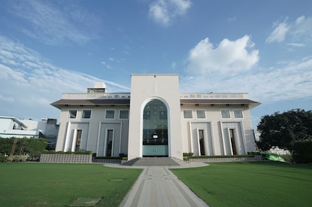 Fachada. Nirmal Resort