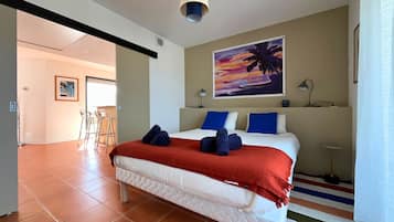 2 slaapkamers, een bureau, een strijkplank/strijkijzer, wifi