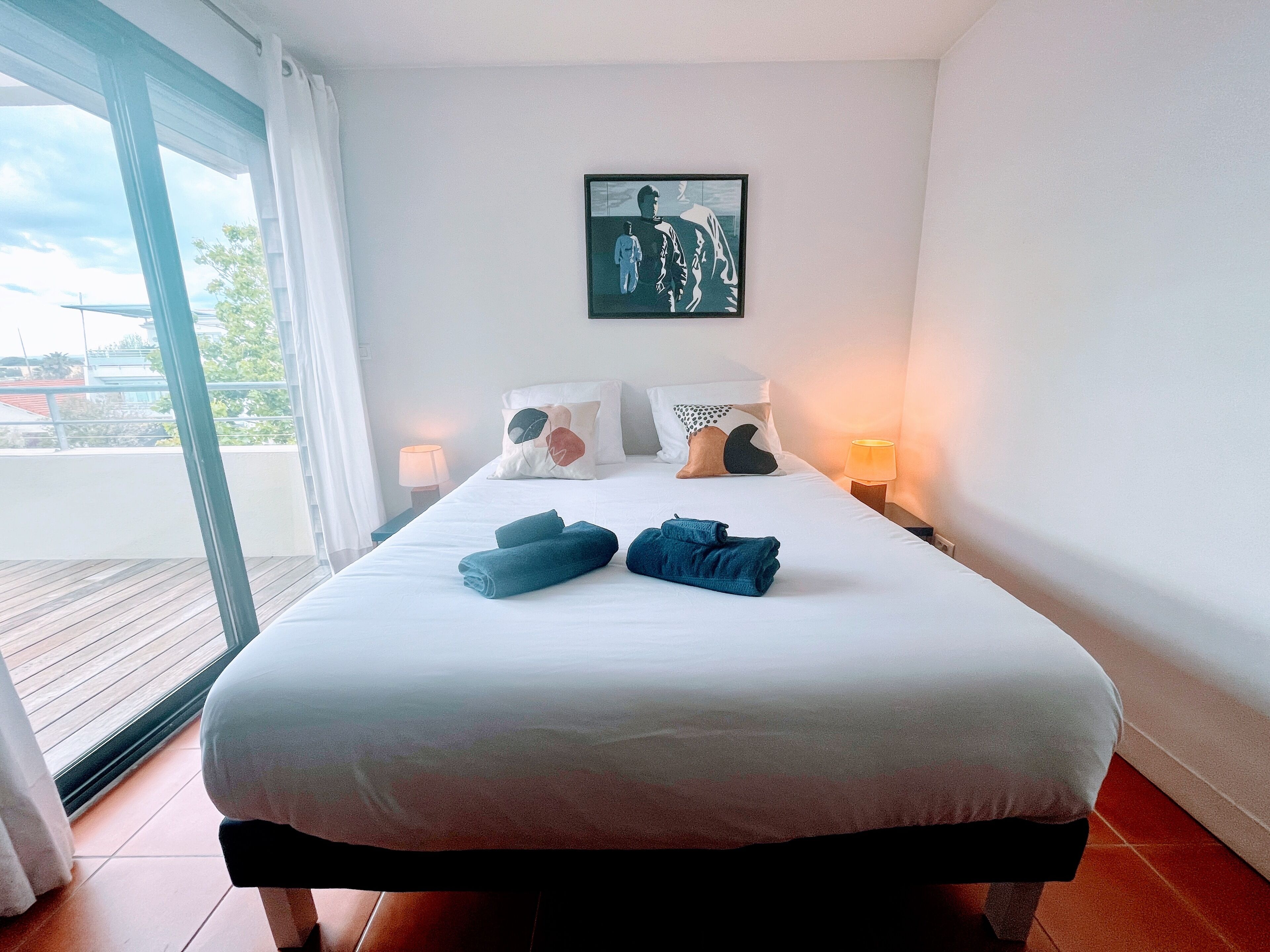 2 bedrooms, desk, iron/ironing board, WiFi