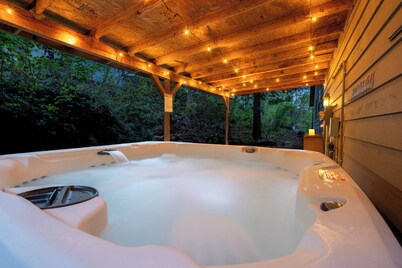 Gorgeous Lake View! HotTub & FirePit & Lake access & King beds