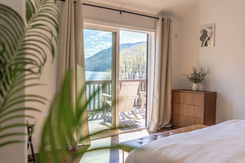 Gorgeous Lake View! HotTub & FirePit & Lake access & King beds