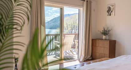 Gorgeous Lake View! HotTub & FirePit & Lake access & King beds