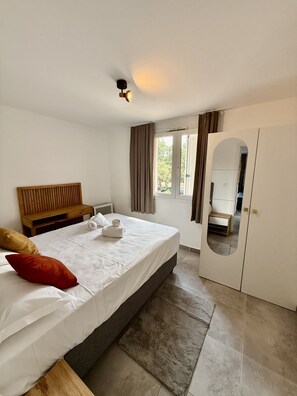 1 bedroom, free WiFi, bed sheets