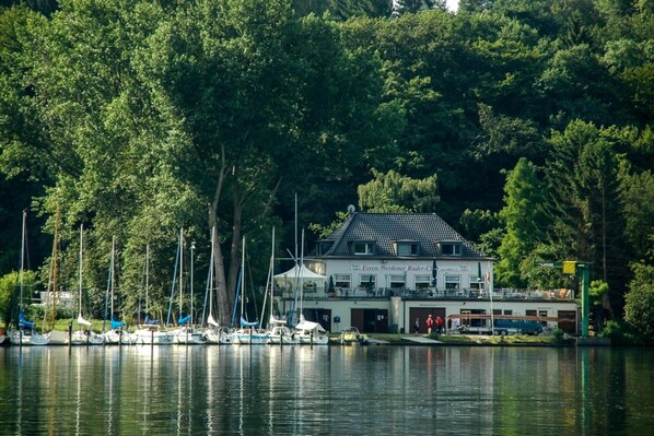 Marina - Apartment in Essen with Balcony & Garden (Essen)