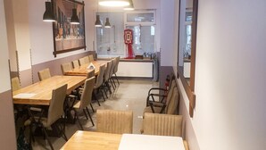 Dining - Apartment in Essen with Balcony & Garden (Essen)