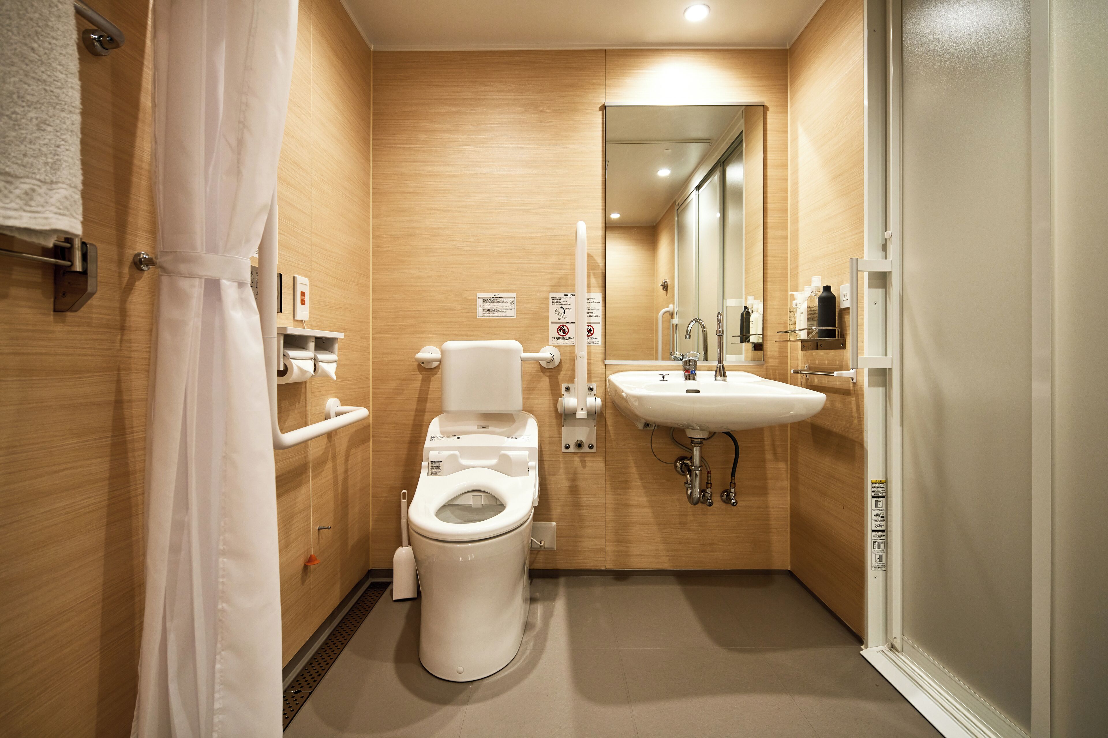 Standard Twin Room, Accessible, Non Smoking (No Car Rental) | Bathroom