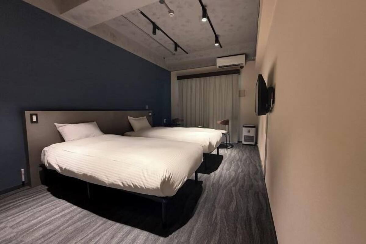 In-room safe, blackout curtains, free WiFi, bed sheets