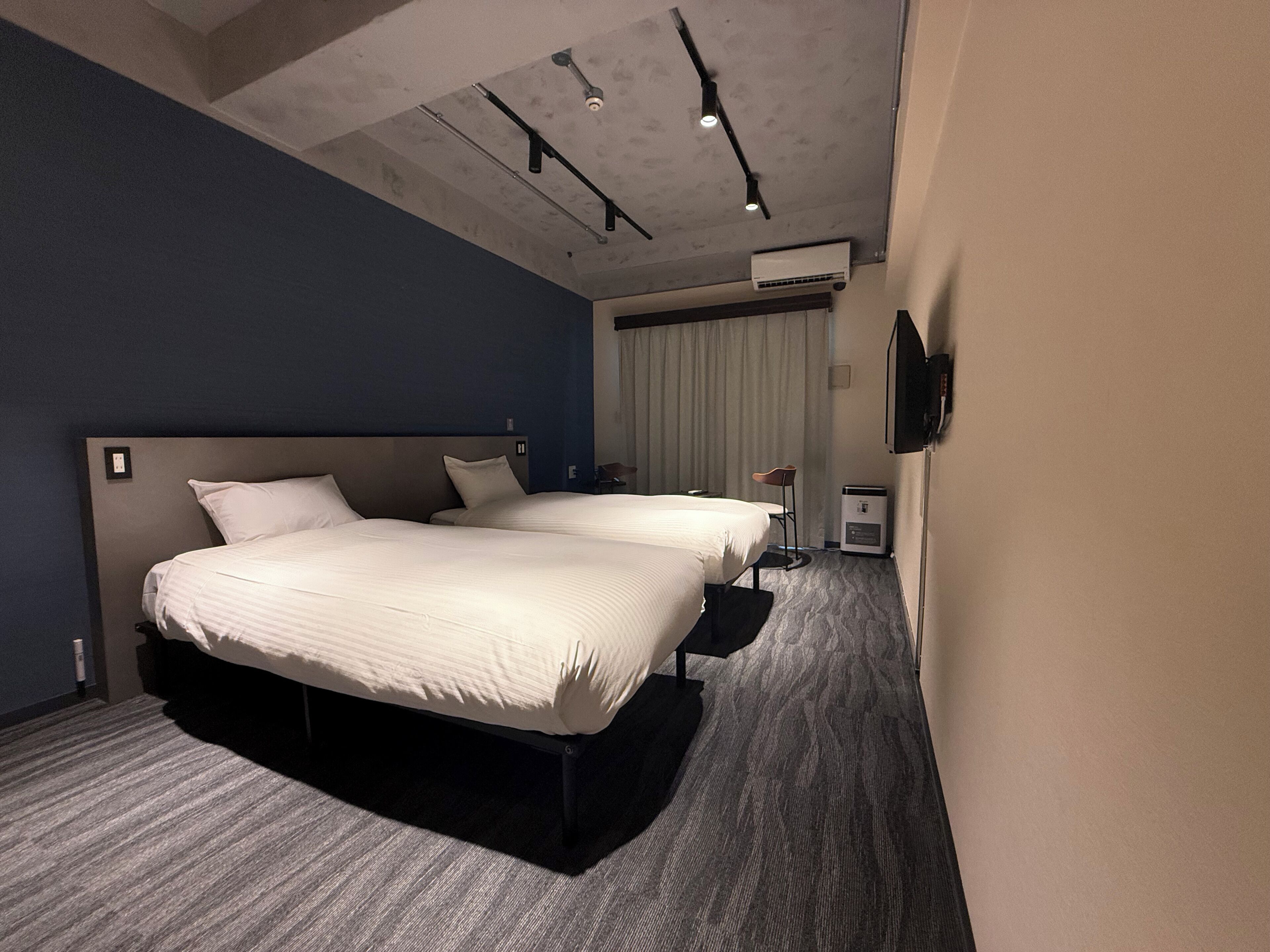 Een kluis op de kamer, verduisterende gordijnen, gratis wifi, beddengoed