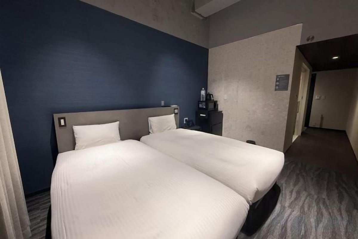 In-room safe, blackout curtains, free WiFi, bed sheets