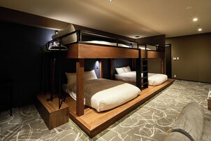 Caja fuerte, cortinas opacas, wifi gratis y ropa de cama