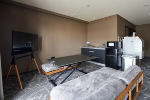 32-inch LCD TV with cable channels - B/C HOTEL NAHA Hotel with rental car (Naha)