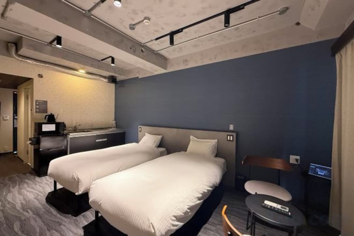 In-room safe, blackout curtains, free WiFi, bed sheets