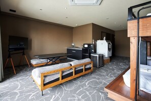 32 インチの液晶テレビ (ケーブル放送視聴可)